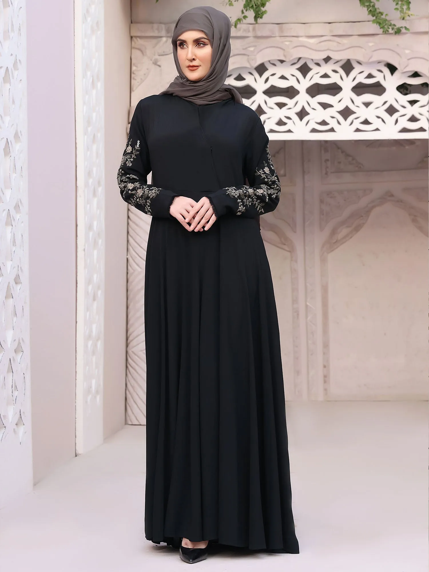 Abaya Black Garnet