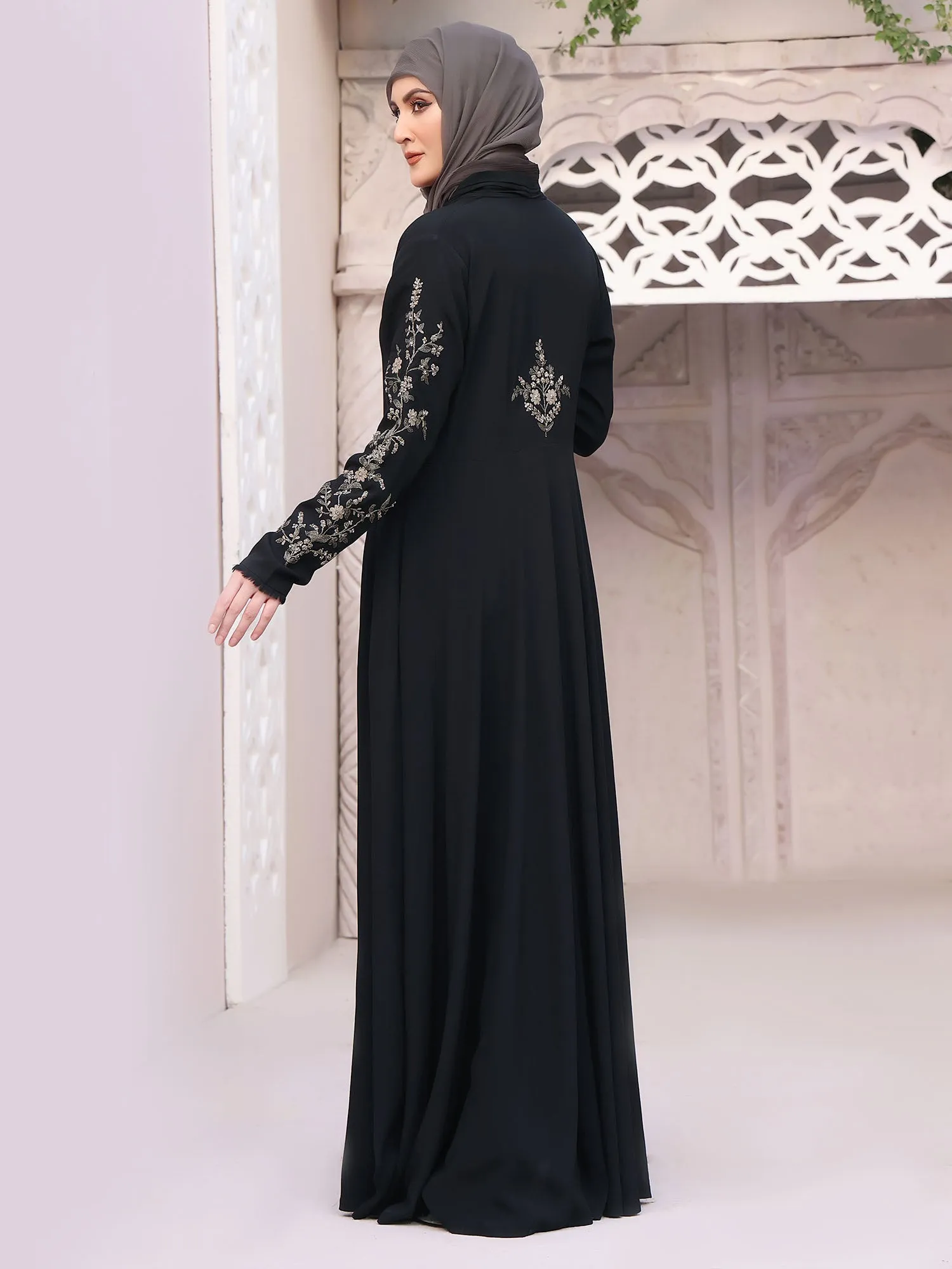 Abaya Black Garnet