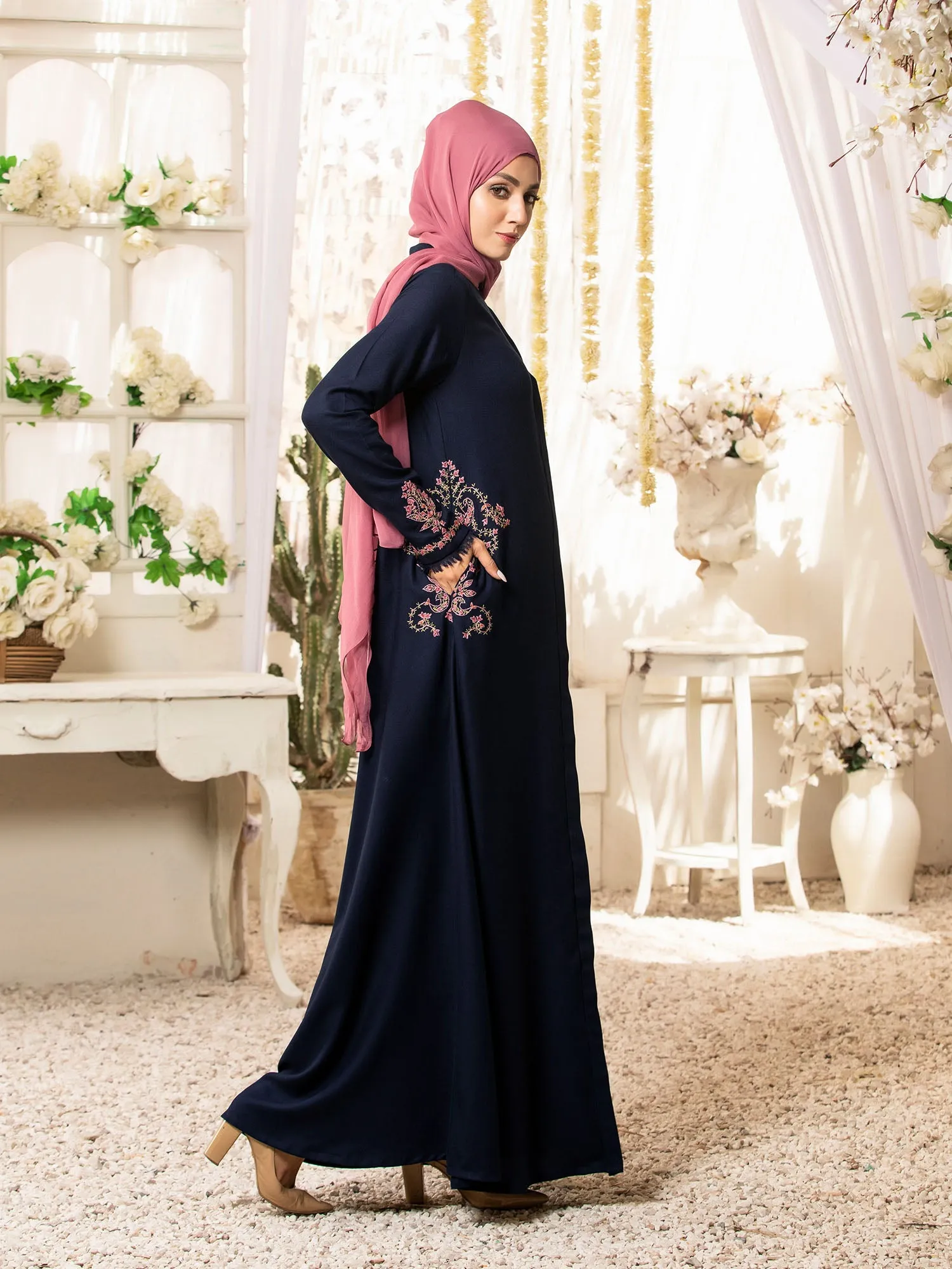 Abaya Sozni