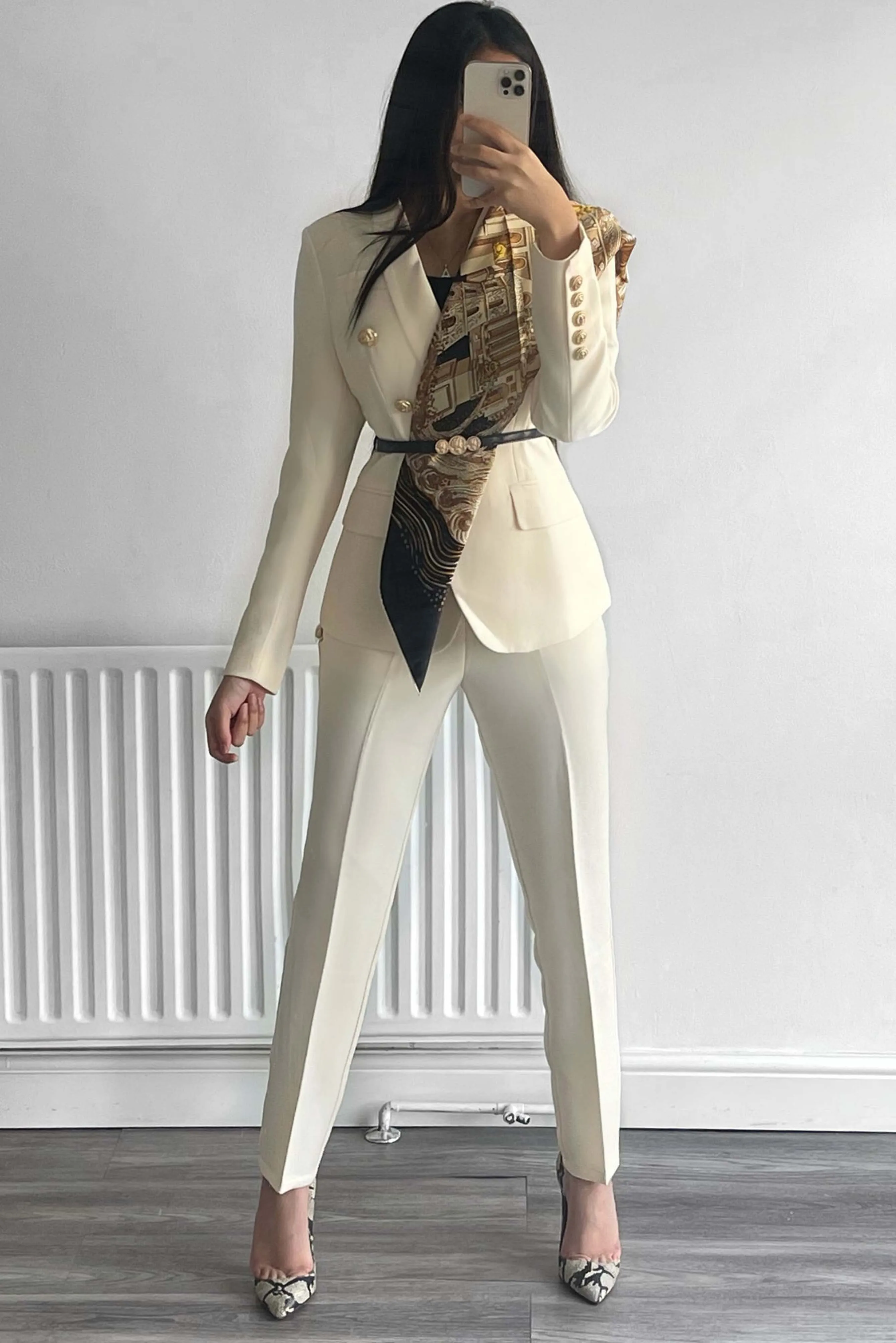 ICONIC BEIGE TWO PIECES SET BLAZER AND TROUSER