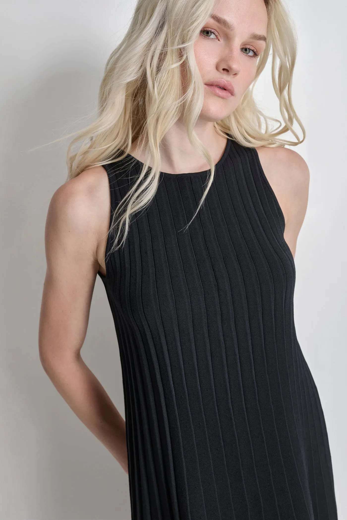 RIBBED KNIT DRESS WITH PLEATING