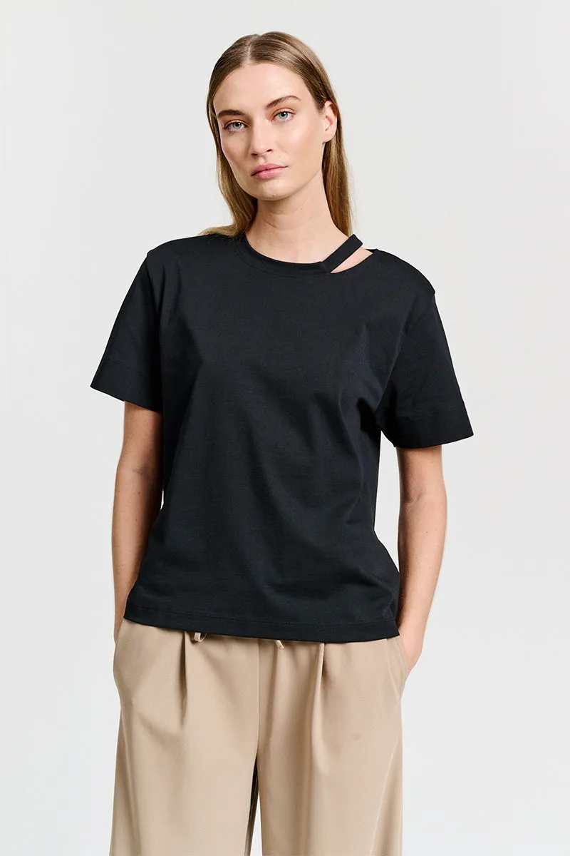 SLEEK T-SHIRT